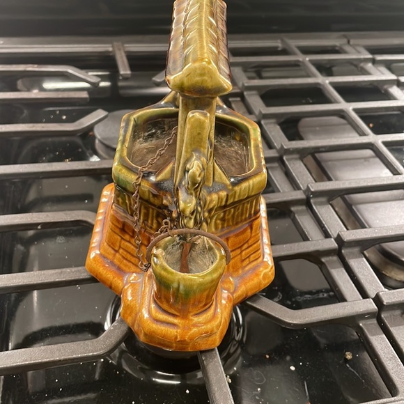 Vintage McCoy Pottery Wishing Well EUC! No cracks chips or damages. - Picture 3 of 6